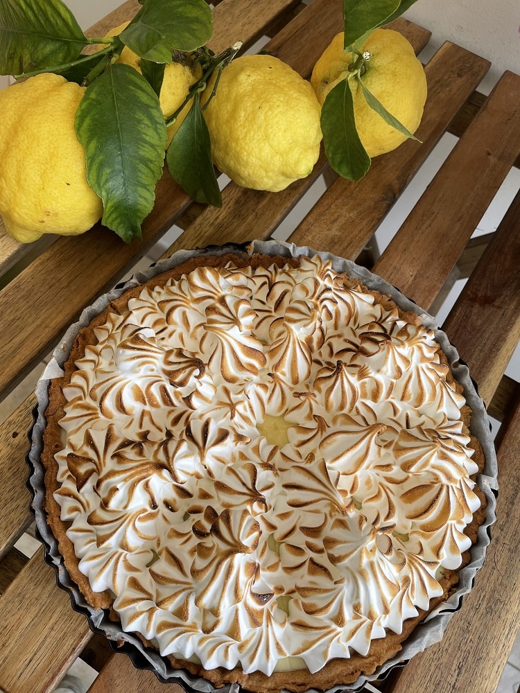 Chez Holy Paulette, à Cagnes-sur-Mer, on revisite la Keylime pie pour vous proposer une succulente tarte au citron maison !